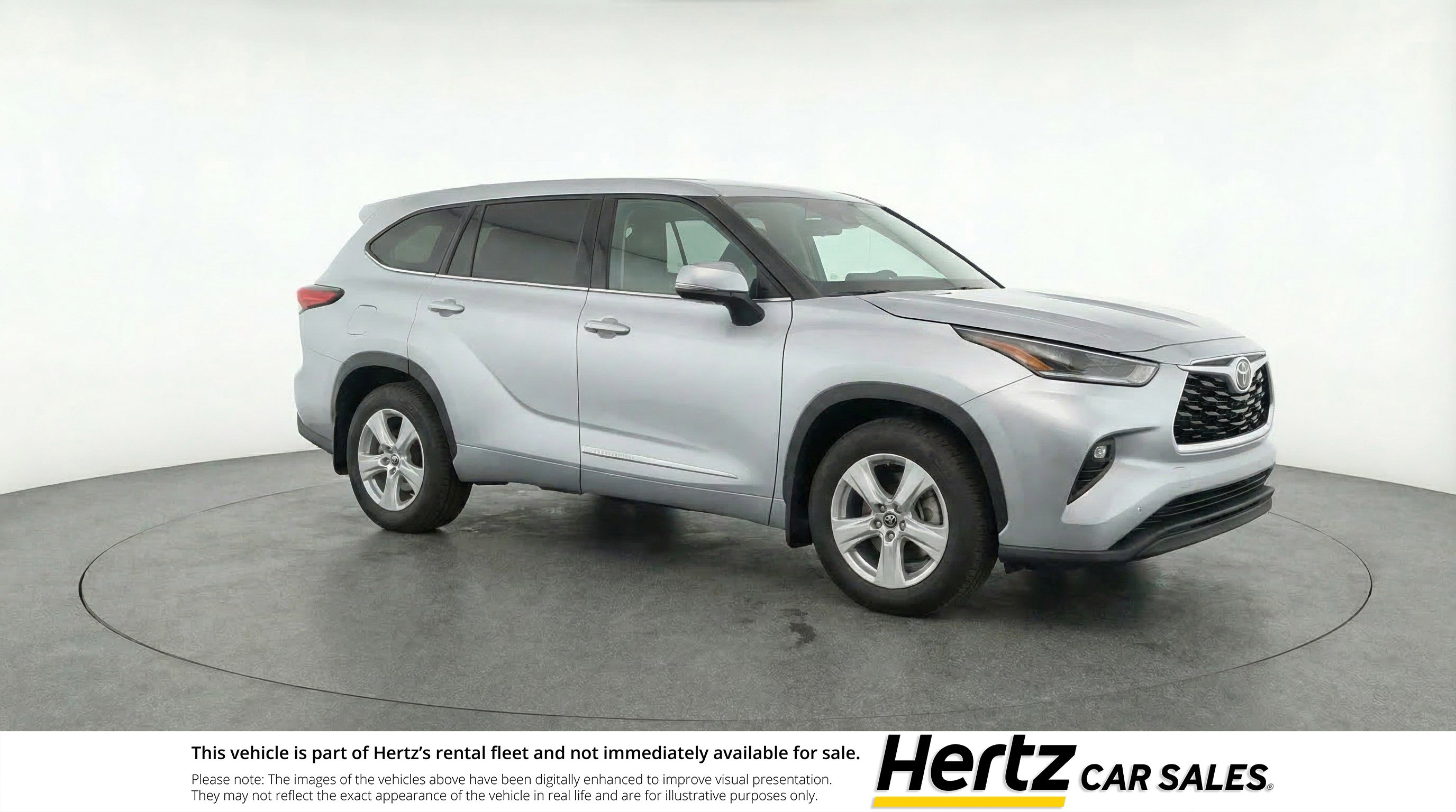 Used 2025 Toyota Highlander LE image 1