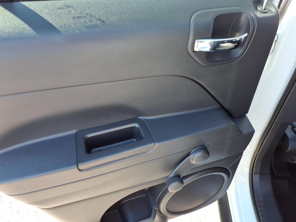 Used 2016 Jeep Compass Sport FWD image 5
