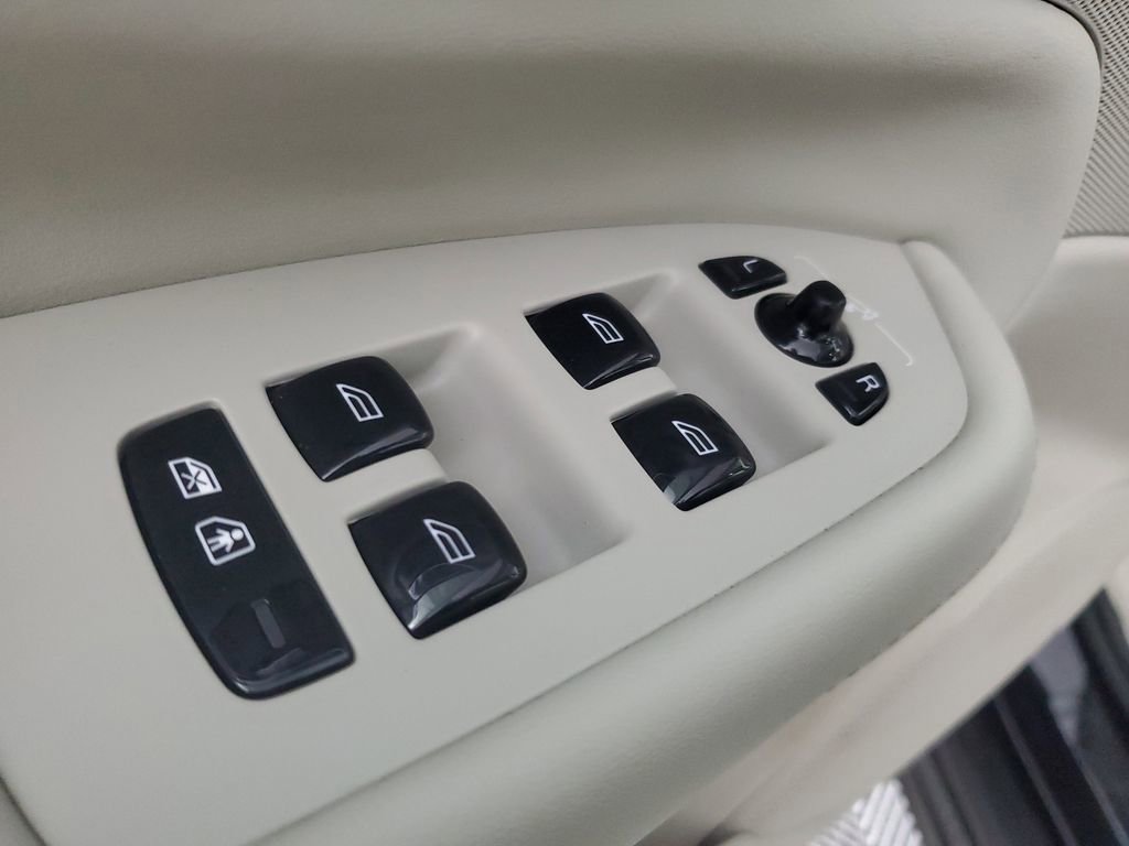 Certified 2024 Volvo XC90 T8 Plus w/ Protection Package image 24