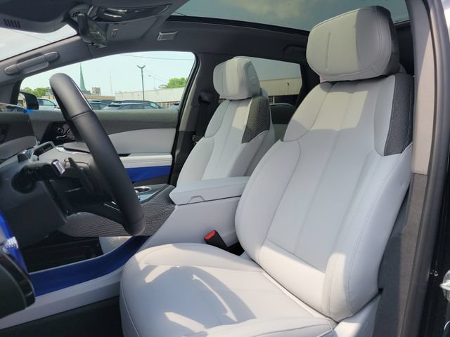 New 2027 Cadillac Optiq Luxury w/ LPO, Floor Liner Package AWD/4WD image 22
