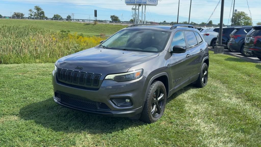 Used 2022 Jeep Cherokee Latitude Lux w/ Sun & Sound Group AWD/4WD image 2