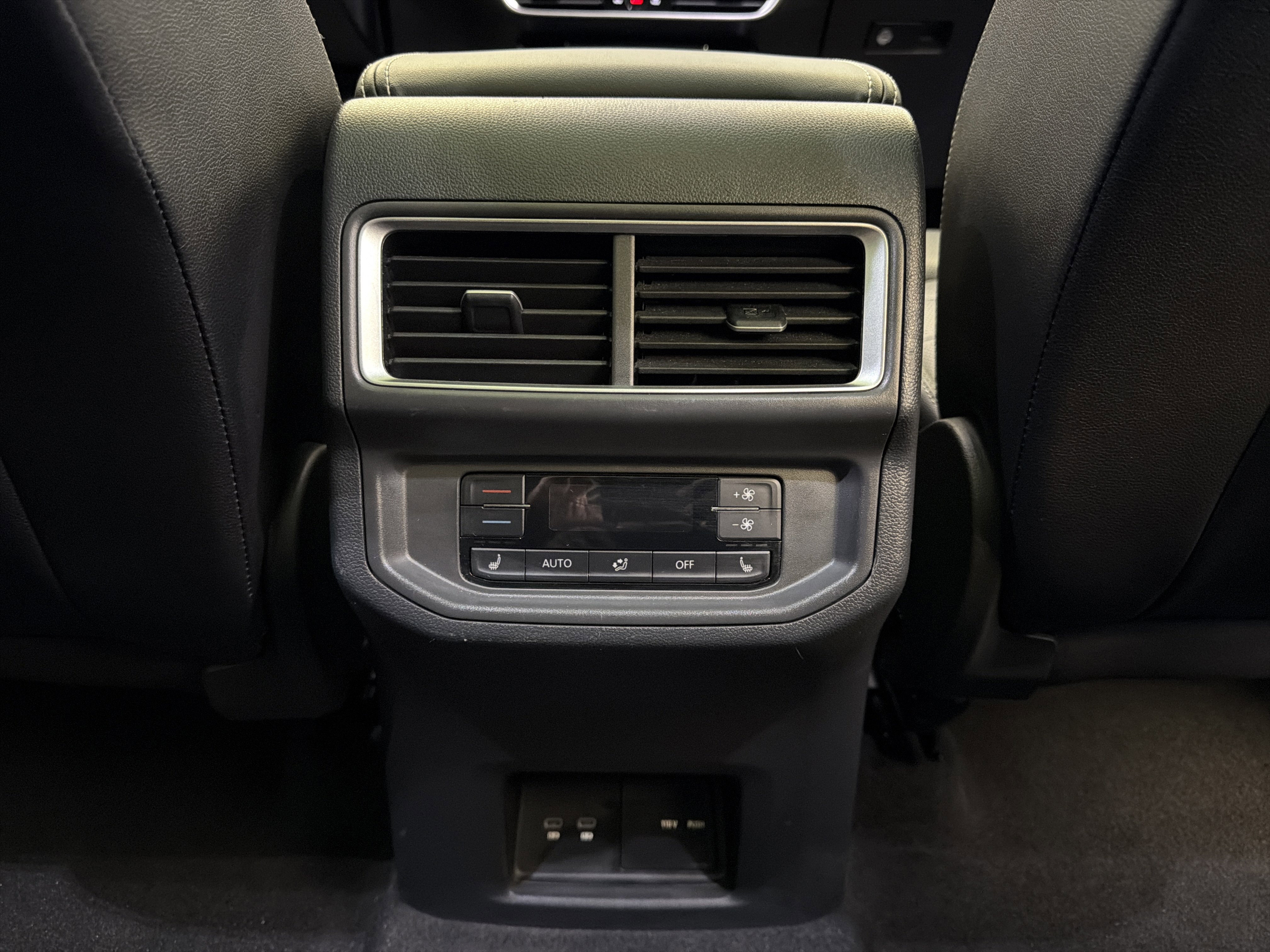 Used 2024 Volkswagen Atlas SEL image 28