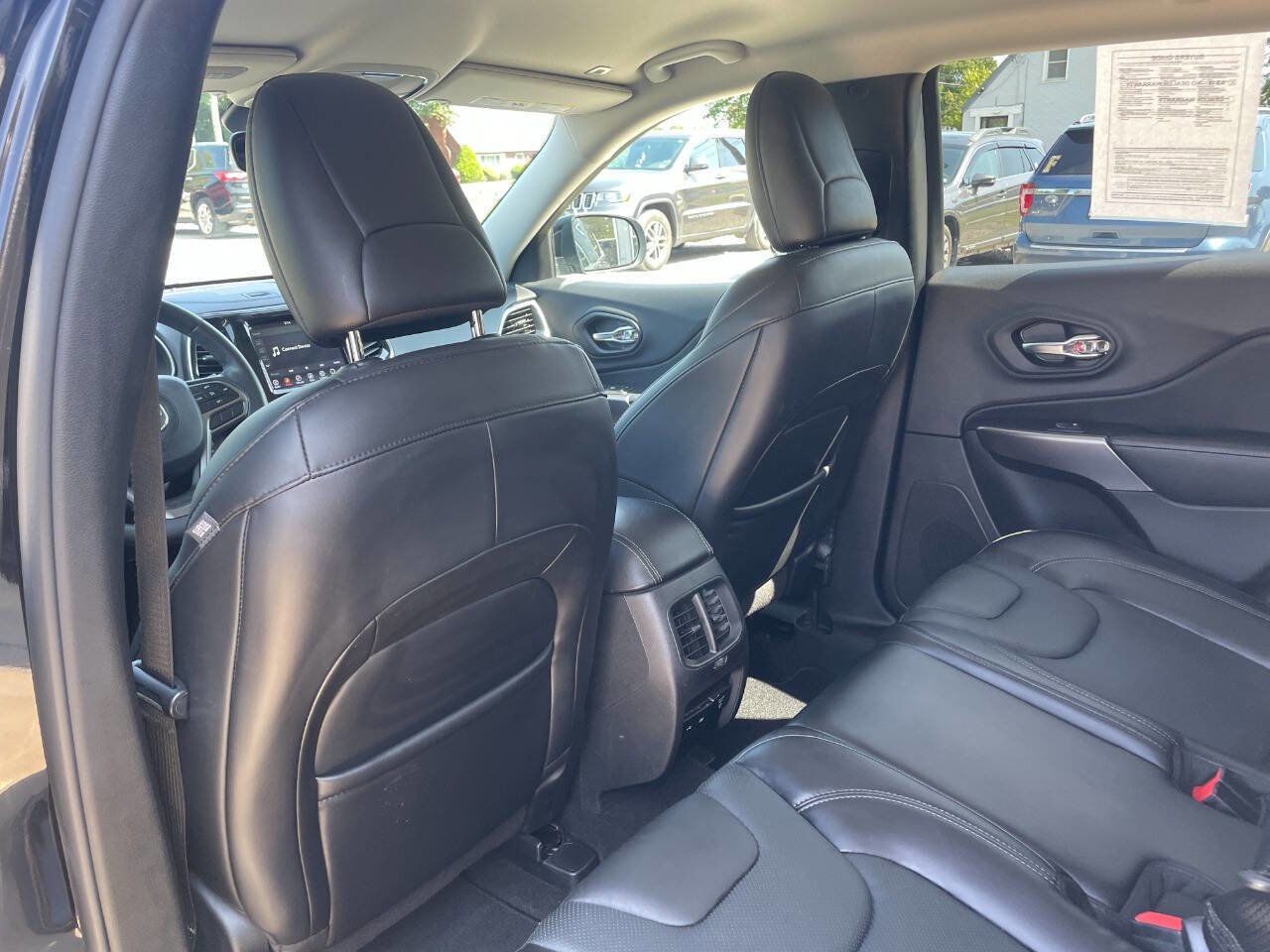 Used 2019 Jeep Cherokee Limited image 23