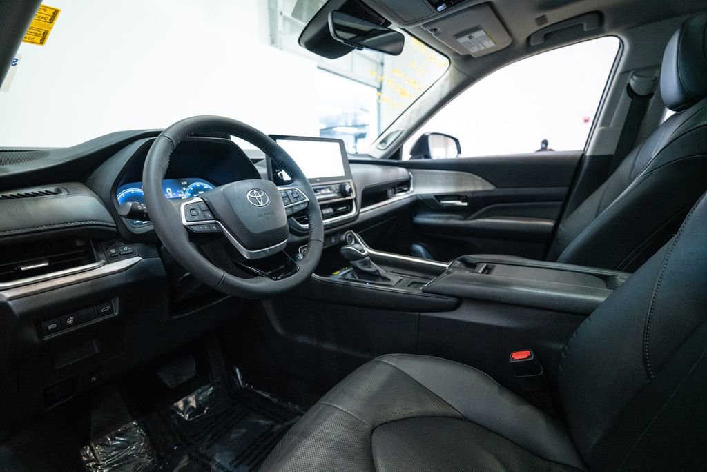 Certified 2025 Toyota Grand Highlander AWD image 4