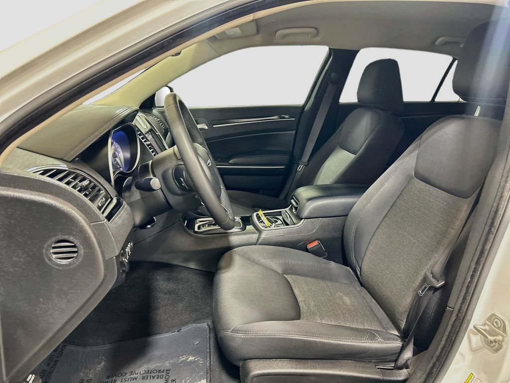 Used 2023 Chrysler 300 Touring w/ Sport Appearance Package RWD image 17