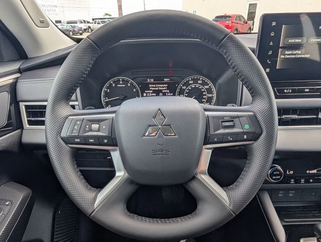 Used 2025 Mitsubishi Outlander SE image 15