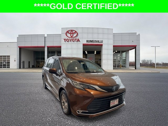 Certified 2022 Toyota Sienna XLE FWD image 1