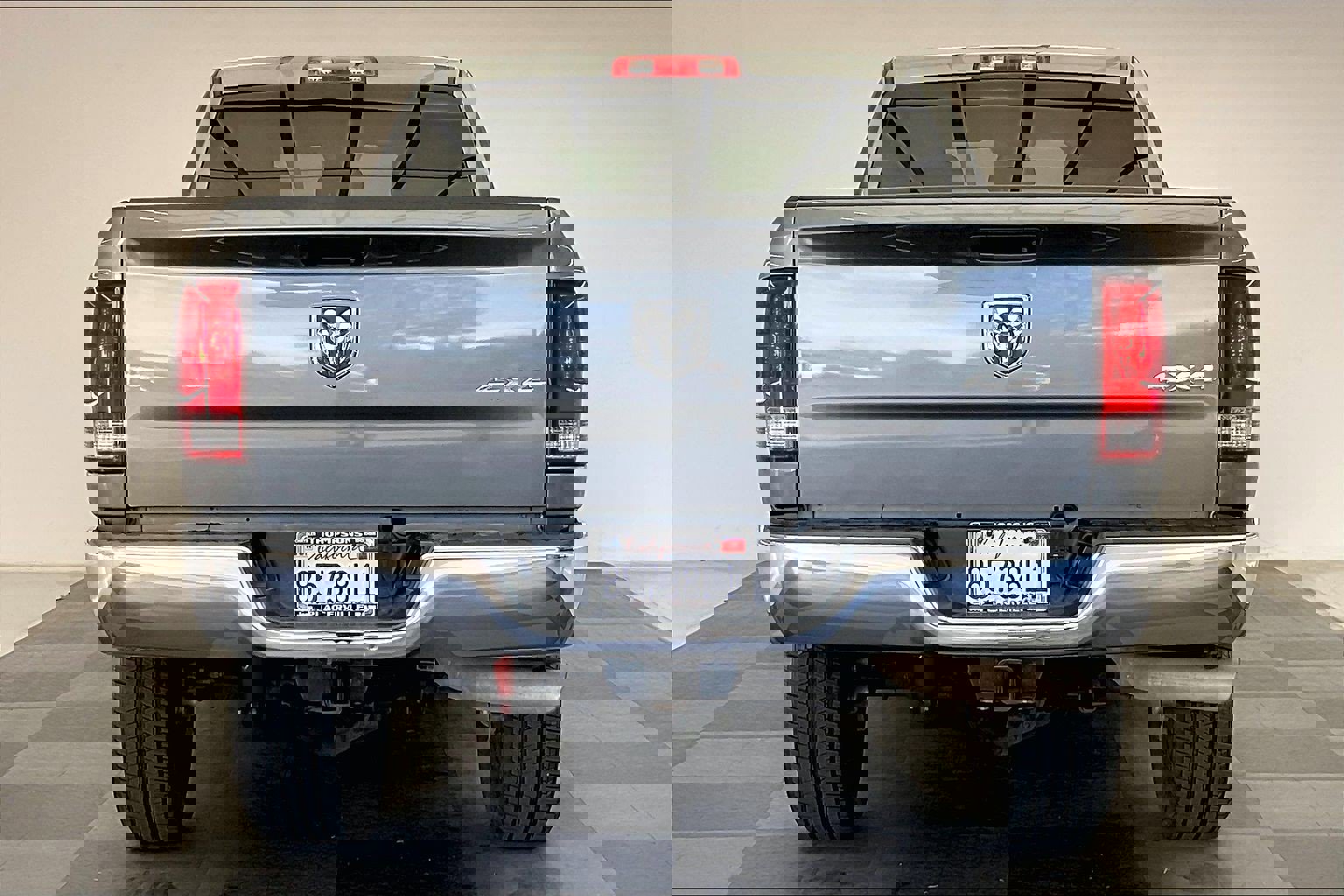 Used 2013 RAM 2500 Tradesman w/ Chrome Appearance Group image 3