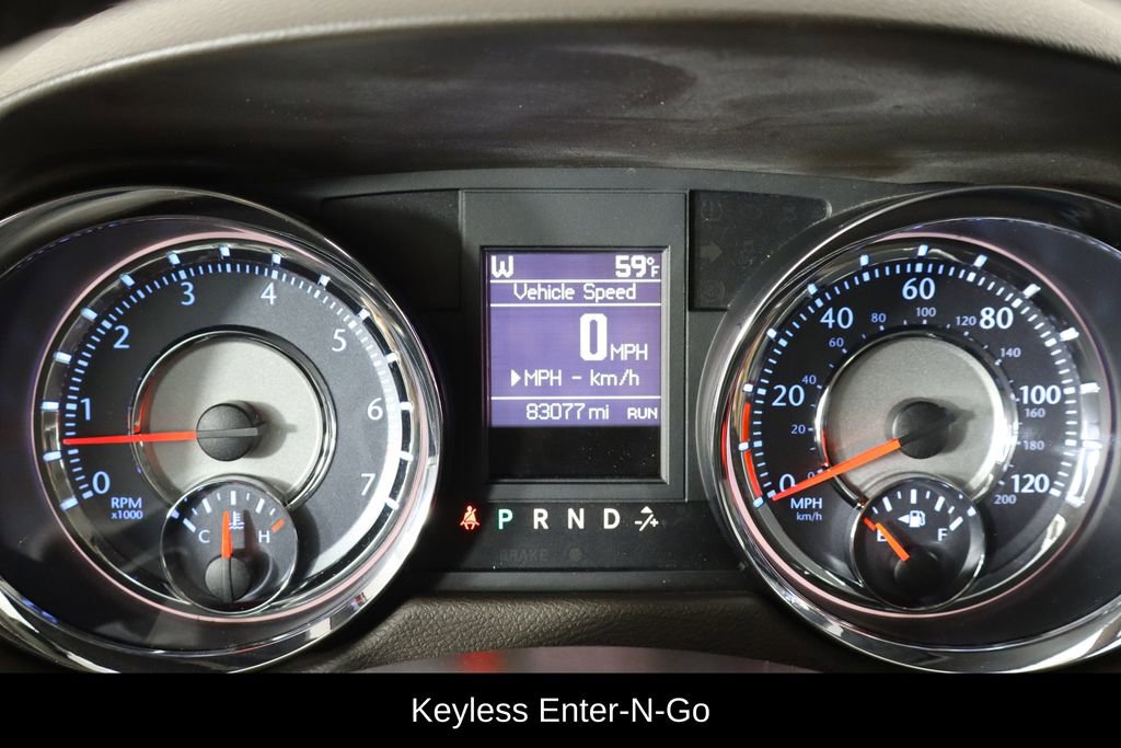 Used 2016 Chrysler Town & Country Touring w/ Driver Convenience Group image 11