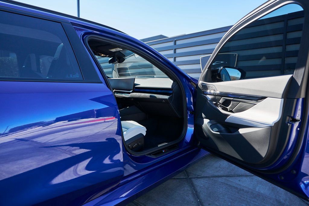 Used 2025 BMW M5 Touring image 20