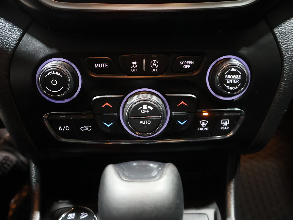 Used 2019 Jeep Cherokee Trailhawk w/ Cold Weather Group AWD/4WD image 35