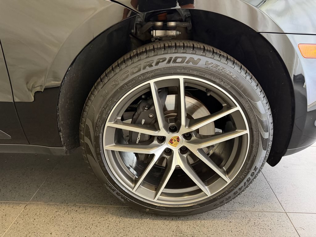 Certified 2026 Porsche Macan AWD/4WD image 13