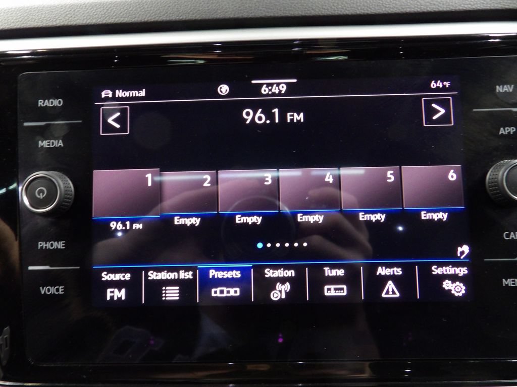 Used 2023 Volkswagen Atlas SEL R-Line AWD/4WD image 23