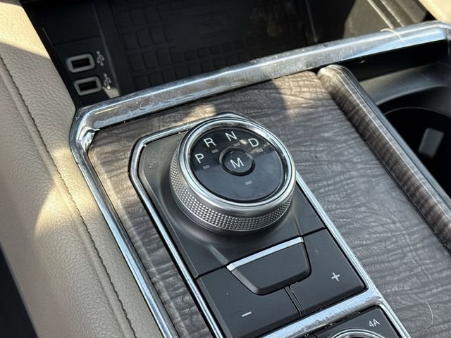 Used 2019 Ford Expedition Limited w/ Equipment Group 302A AWD/4WD image 17