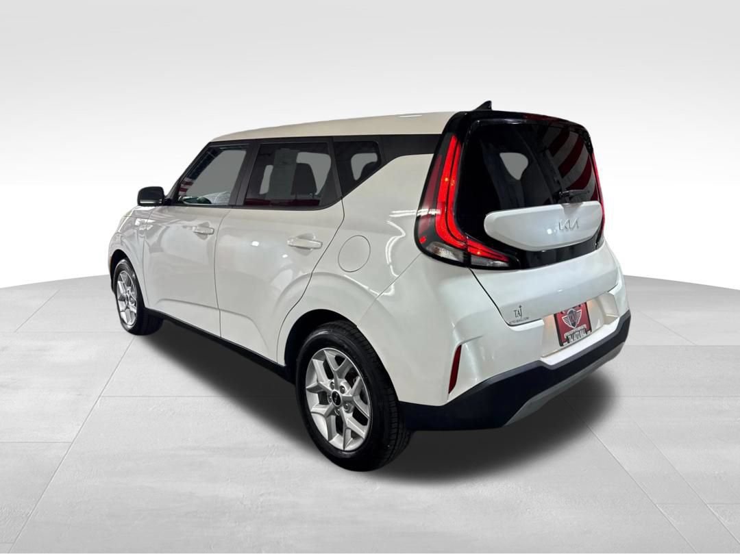 Used 2023 Kia Soul LX w/ LX Technology Package FWD image 7