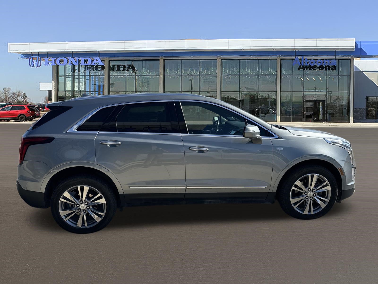 Used 2024 Cadillac XT5 Premium Luxury w/ LPO, Floor Liner Package AWD/4WD image 5