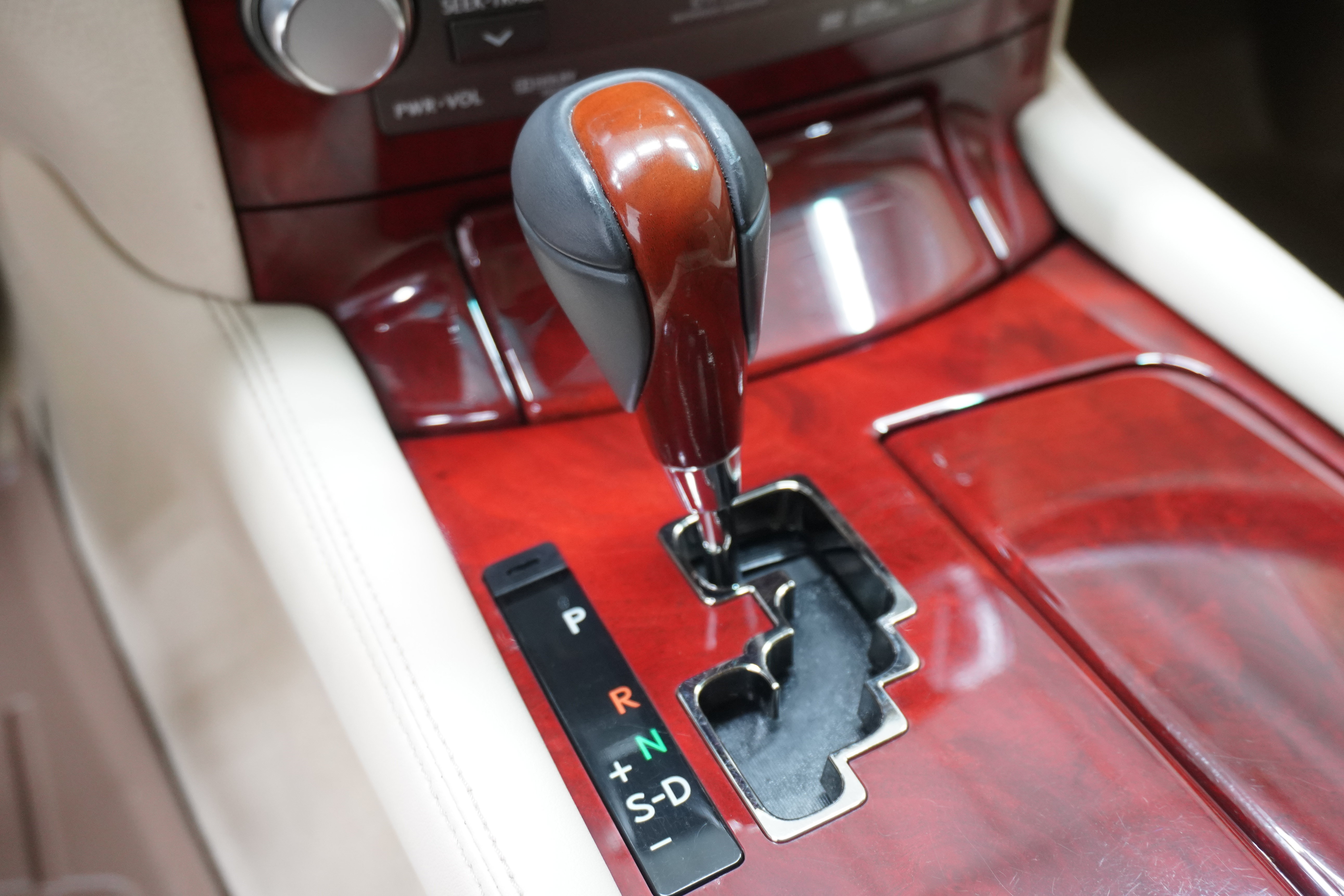 Used 2012 Lexus LS 460 w/ Luxury Value Edition RWD image 24