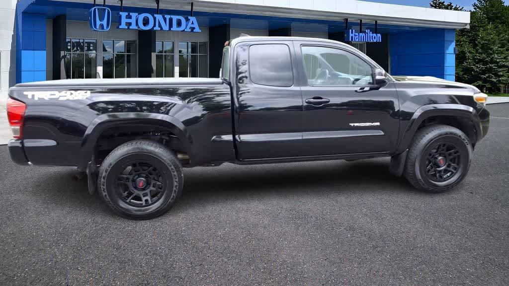 Used 2016 Toyota Tacoma TRD Sport w/ Towing Package AWD/4WD image 9