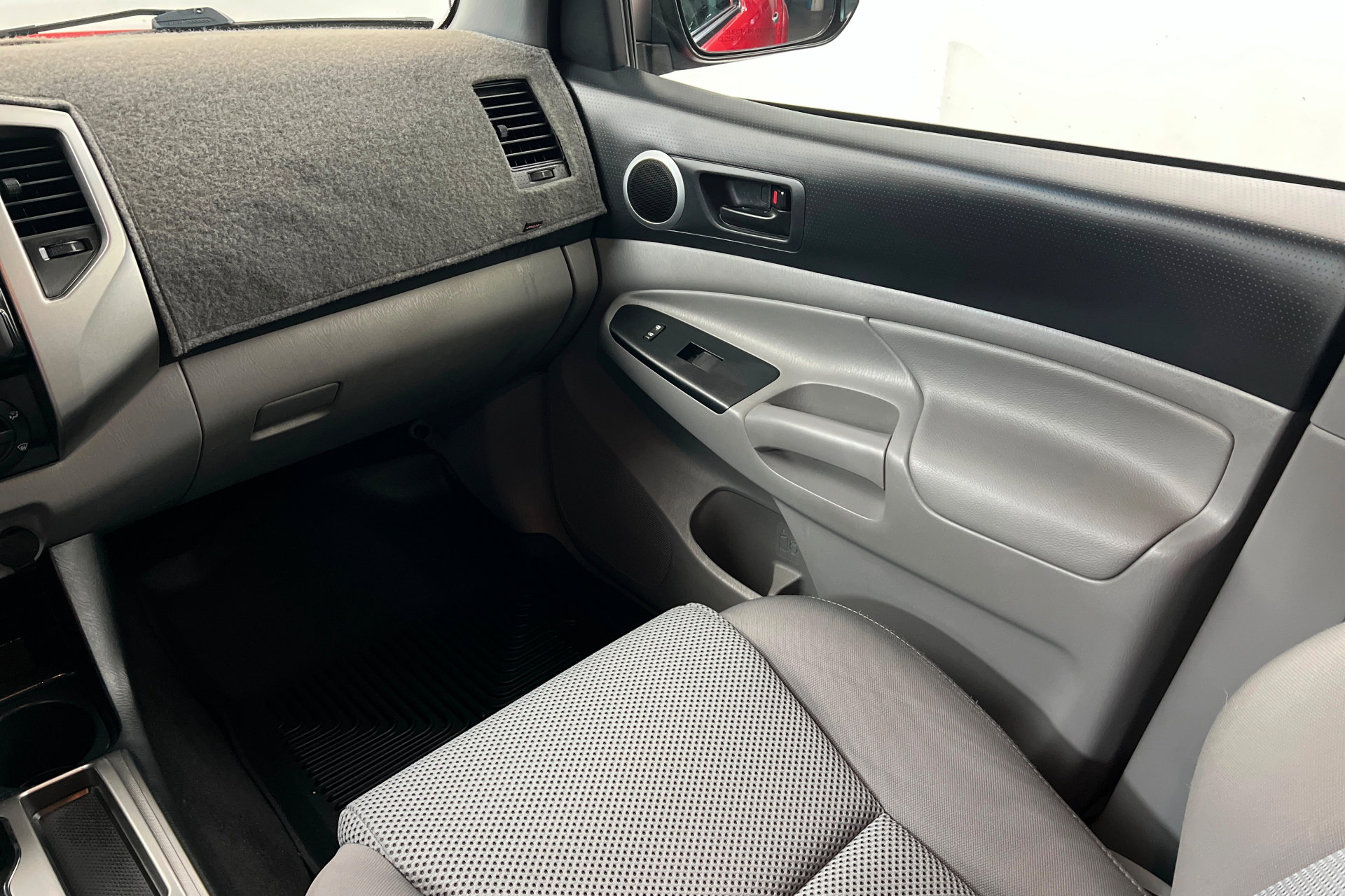 Used 2014 Toyota Tacoma w/ TRD Off-Road Package image 10