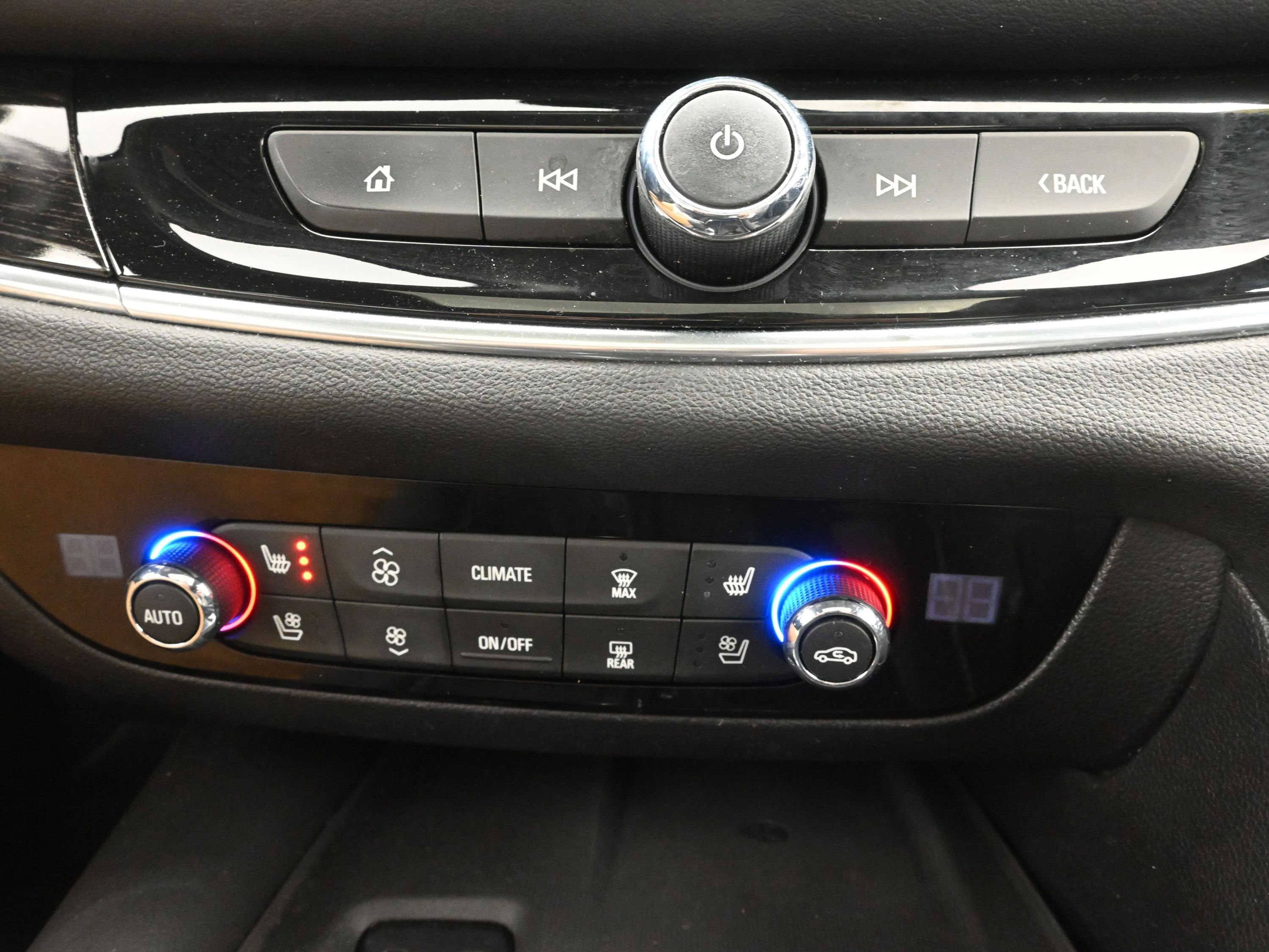 Used 2019 Buick Enclave Avenir w/ Avenir Technology Package image 17