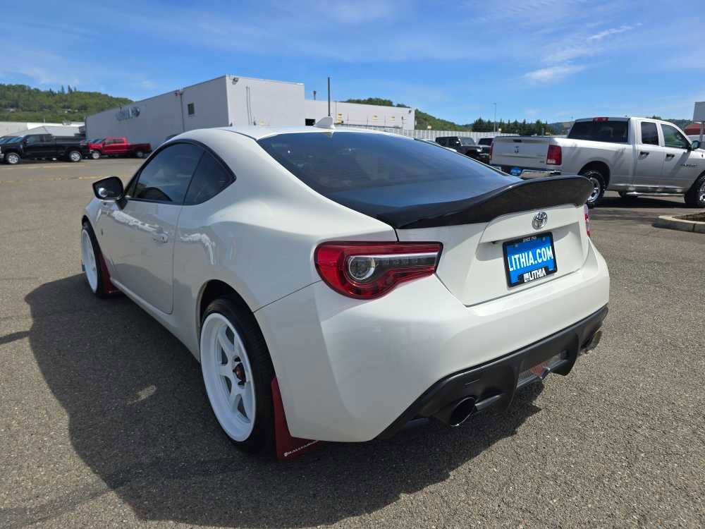 Used 2017 Toyota 86 image 3