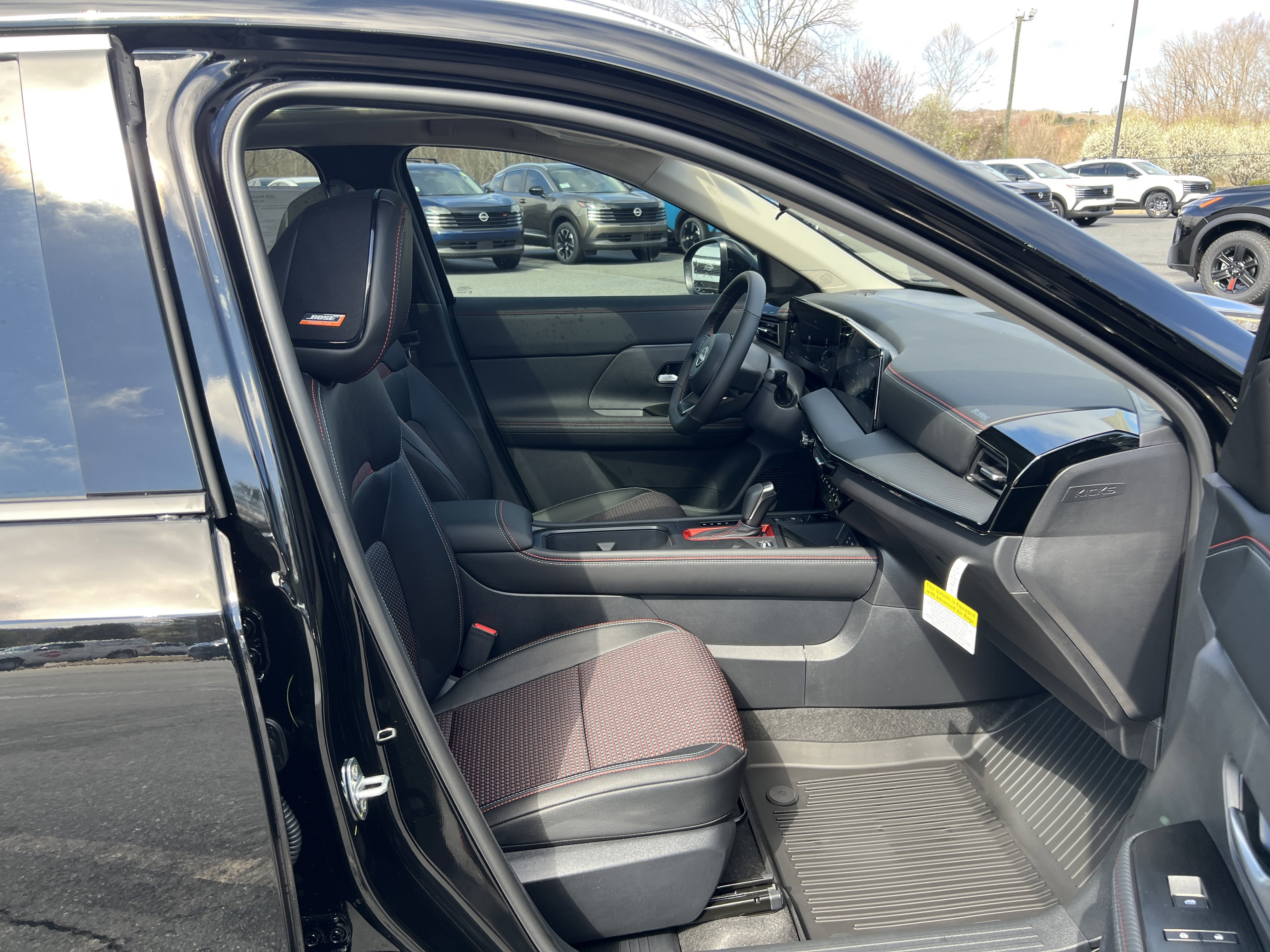 New 2026 Nissan Kicks SR AWD/4WD image 25