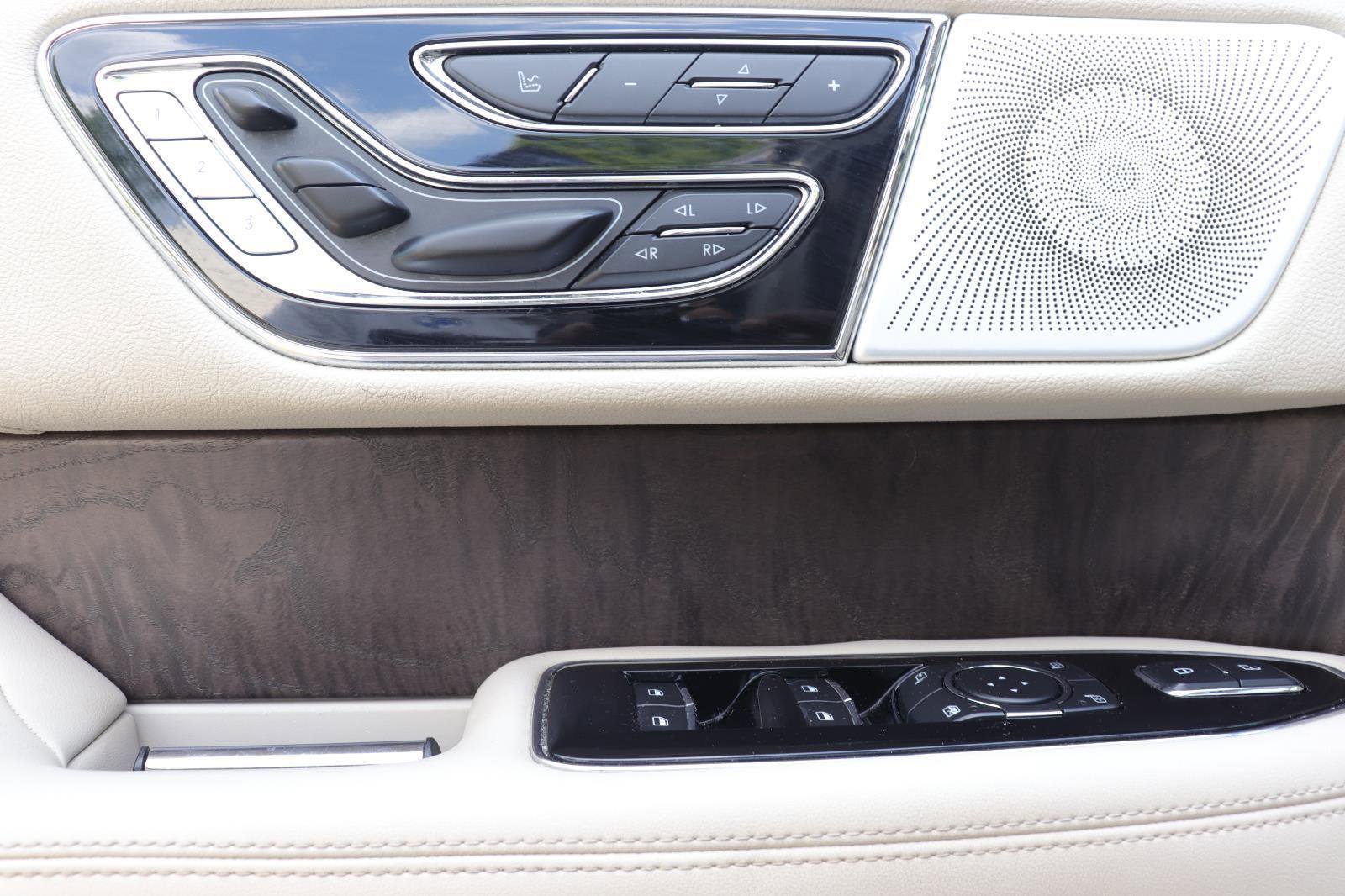 Used 2020 Lincoln Navigator Reserve w/ Luxury Package image 25