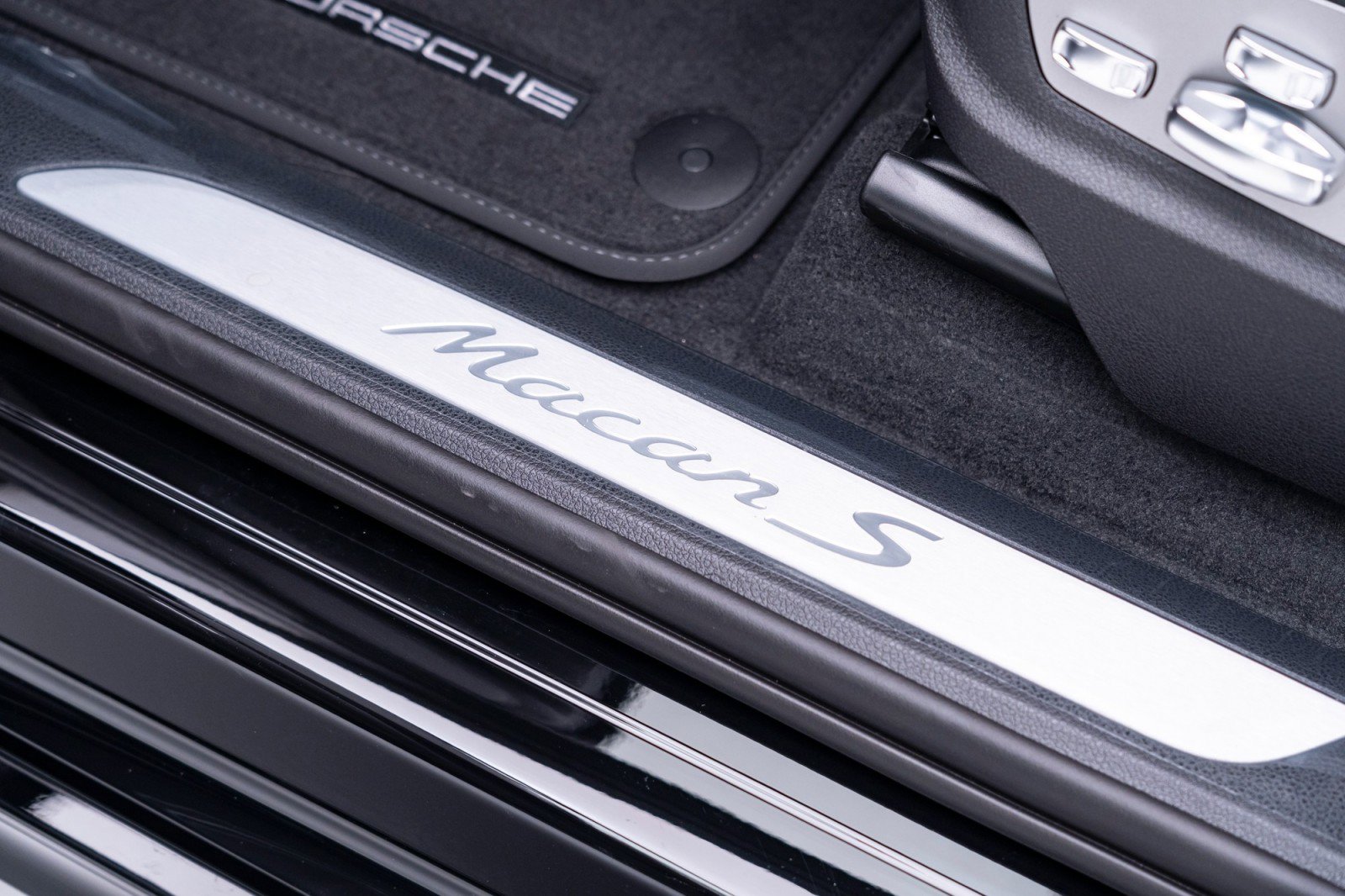 New 2025 Porsche Macan S image 14