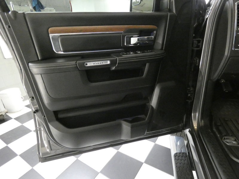 Used 2019 RAM 1500 Laramie AWD/4WD image 23