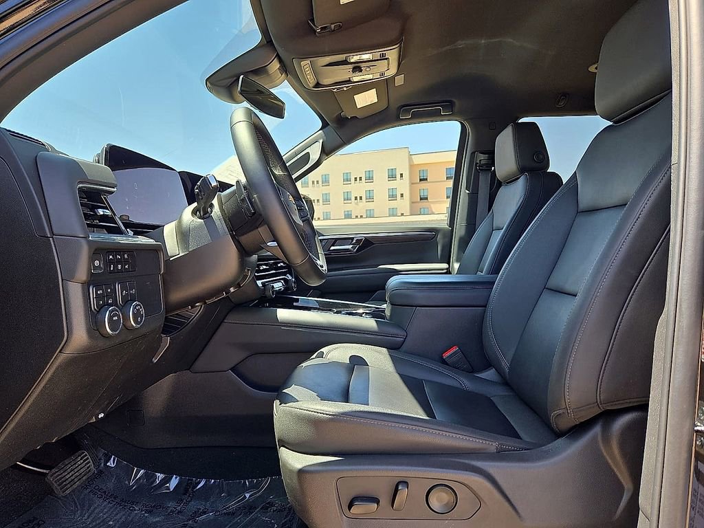 Used 2025 Chevrolet Tahoe LT AWD/4WD image 23