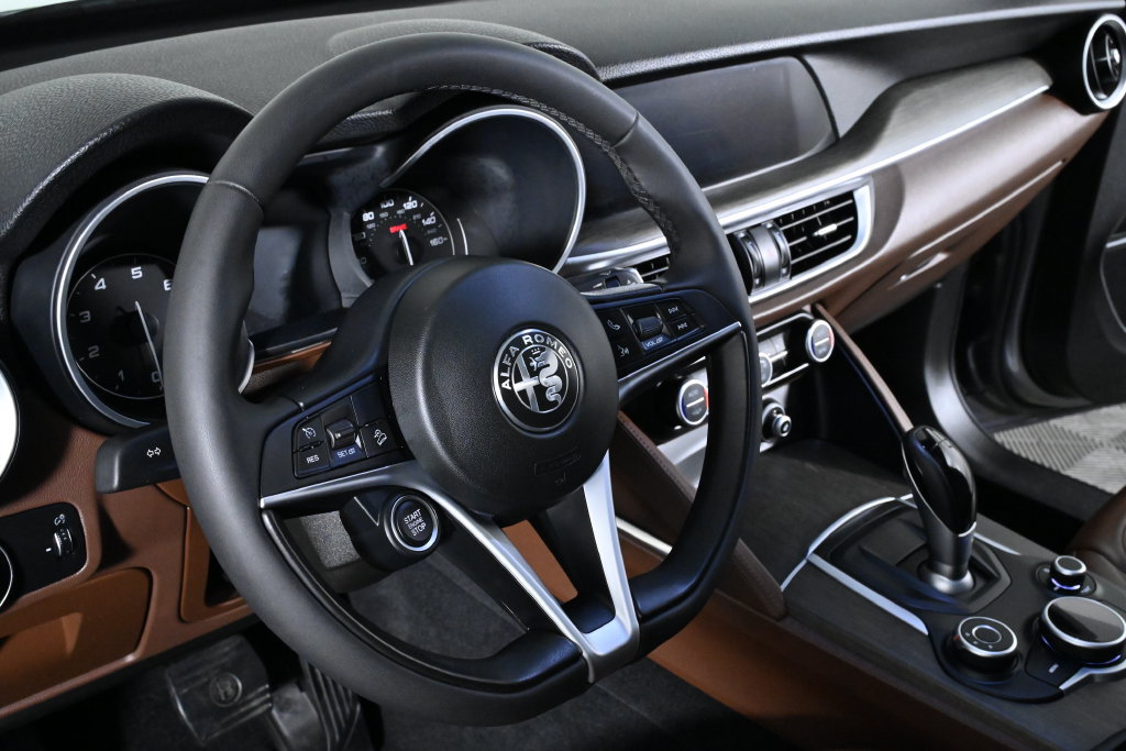 Used 2019 Alfa Romeo Stelvio Ti w/ Nero Edizione AWD/4WD image 18