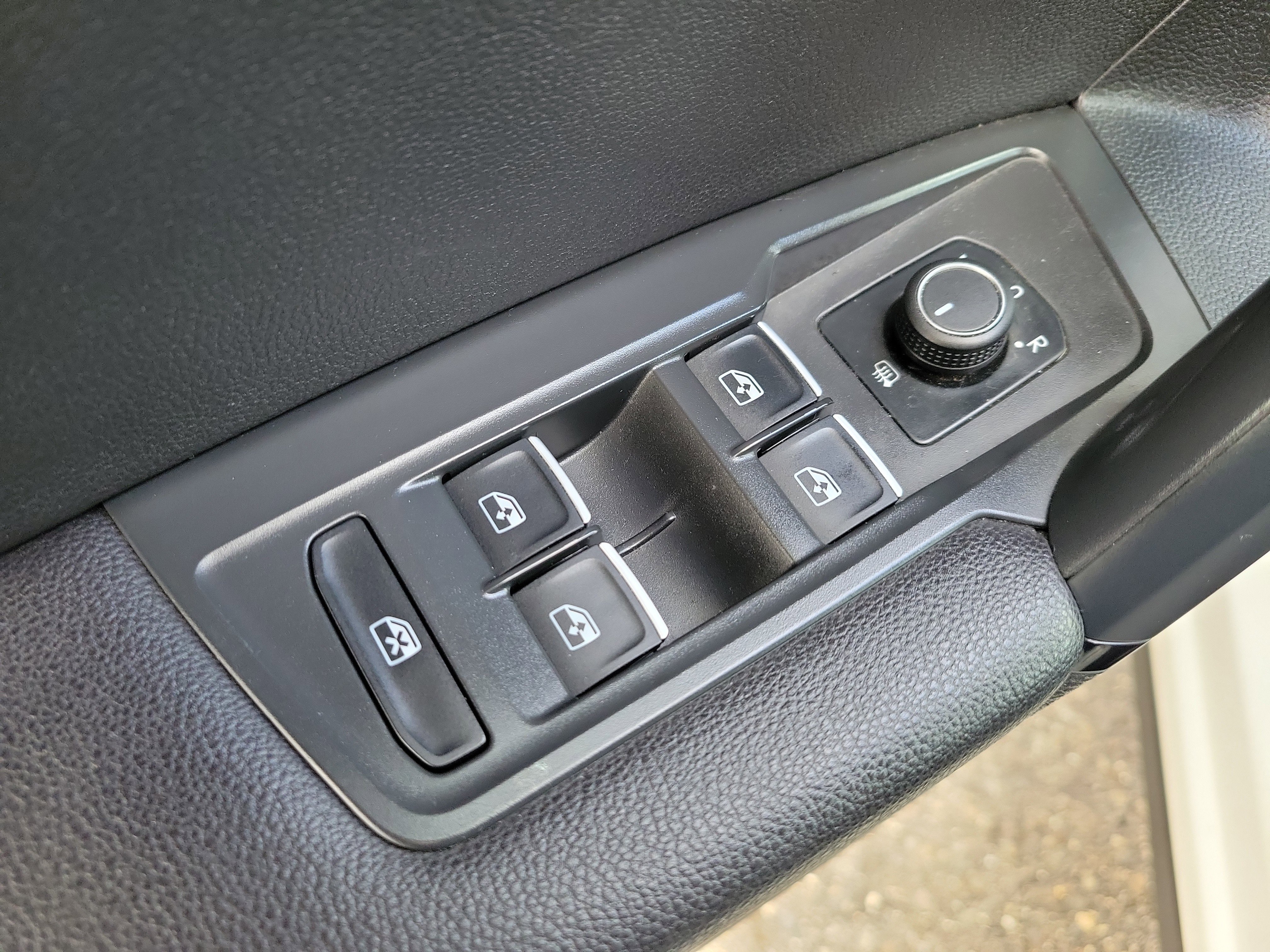 Used 2019 Volkswagen Tiguan SEL Premium R-Line image 20