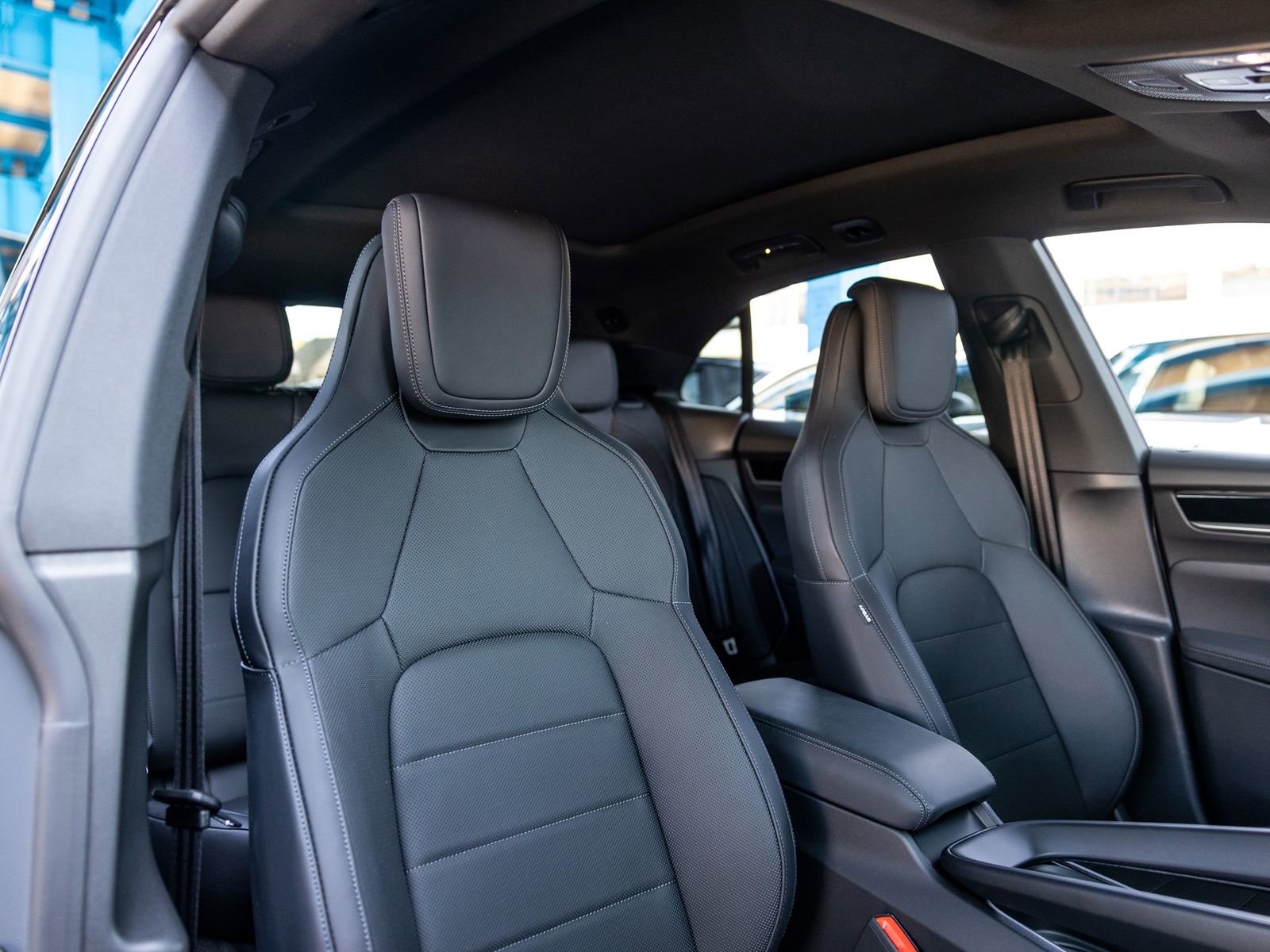 Used 2025 Porsche Macan Electric RWD image 36