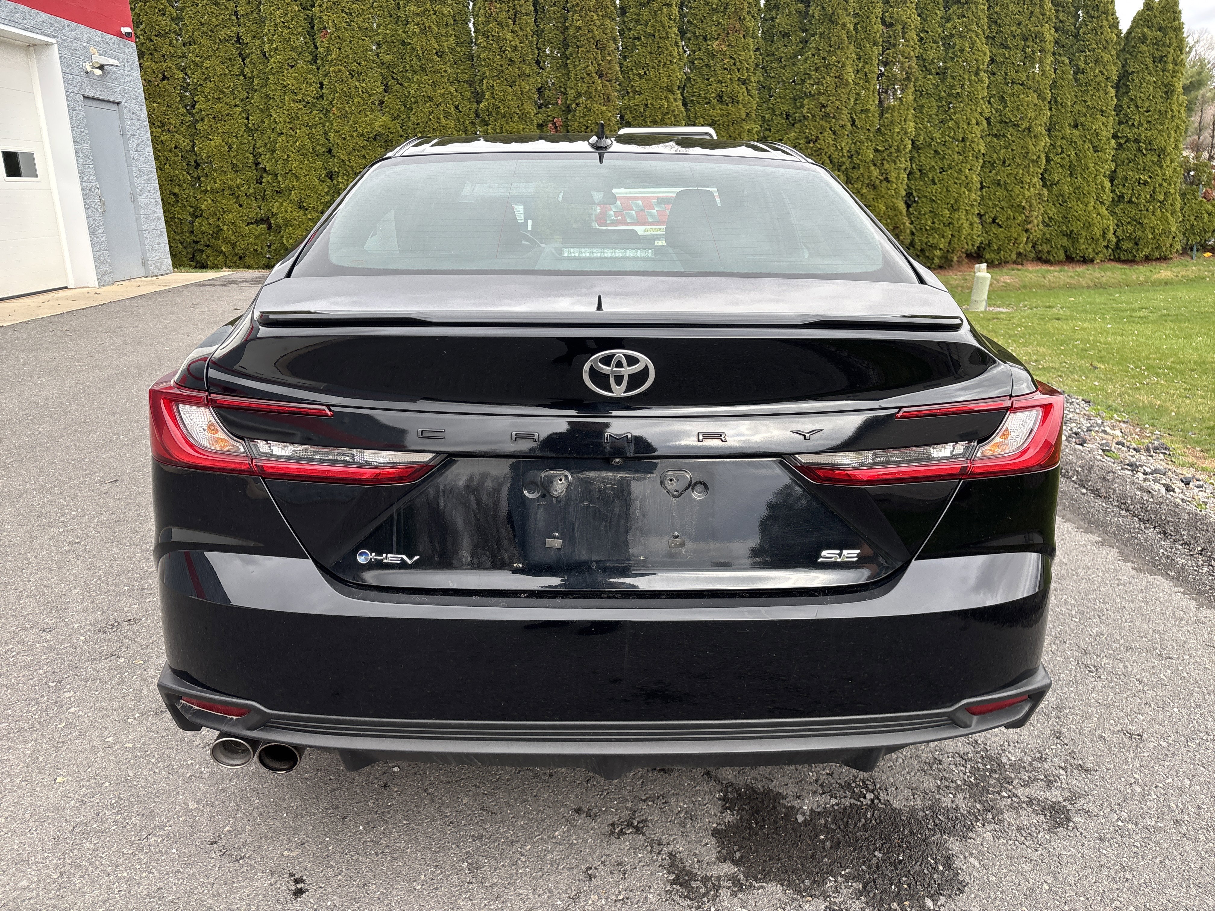 Used 2025 Toyota Camry SE FWD image 4