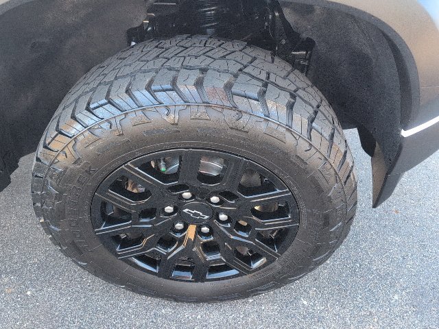 Used 2023 Chevrolet Colorado Trail Boss w/ Technology Package AWD/4WD image 13