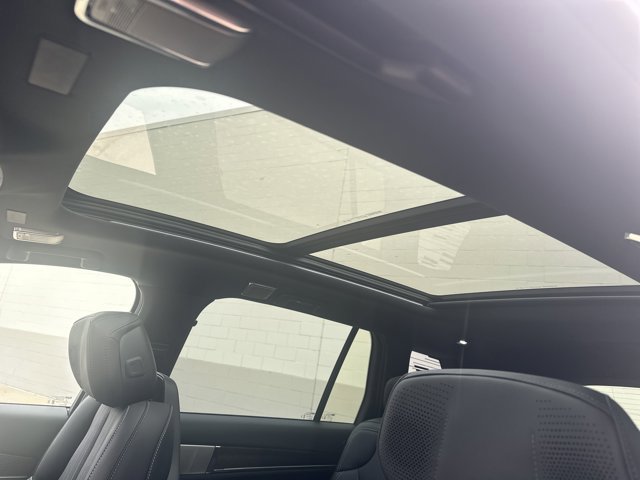 New 2026 Cadillac Vistiq Sport w/ LPO, Floor Liner Package image 24