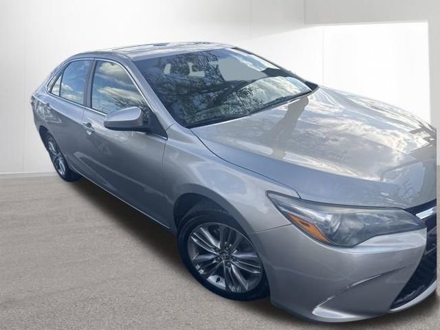 Used 2016 Toyota Camry SE w/ Moonroof Package FWD image 4