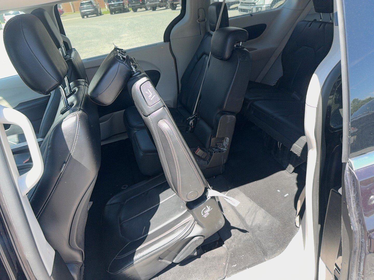 Used 2019 Chrysler Pacifica Touring-L FWD image 9