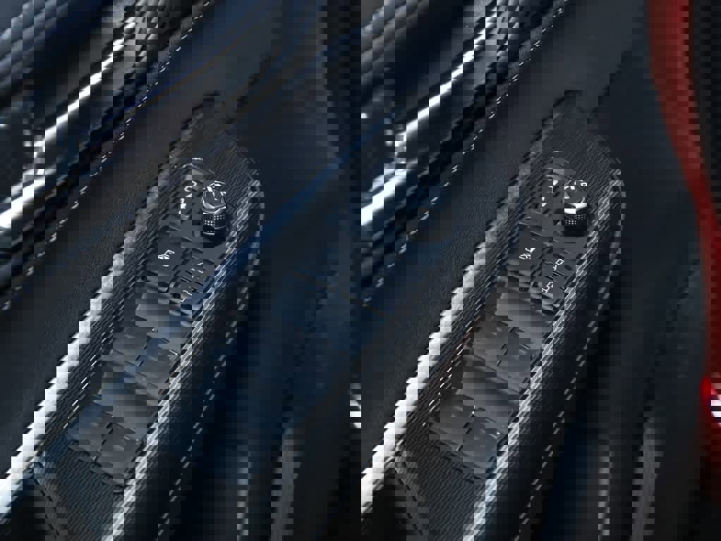 Certified 2023 Toyota Venza XLE image 16