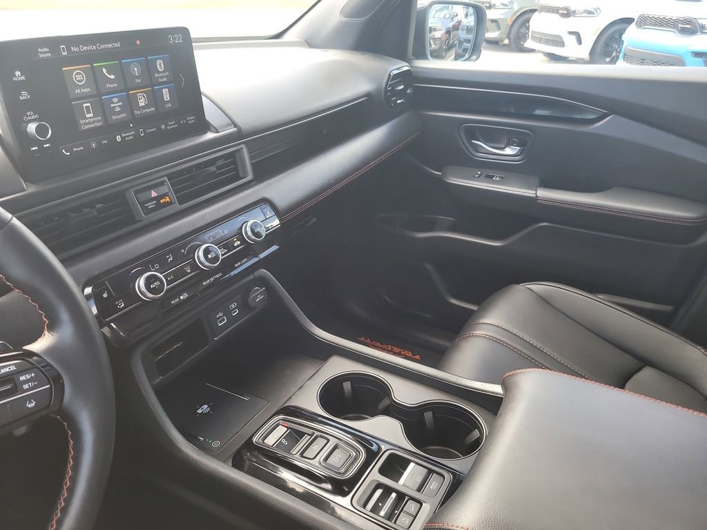Used 2025 Honda Pilot TrailSport image 22