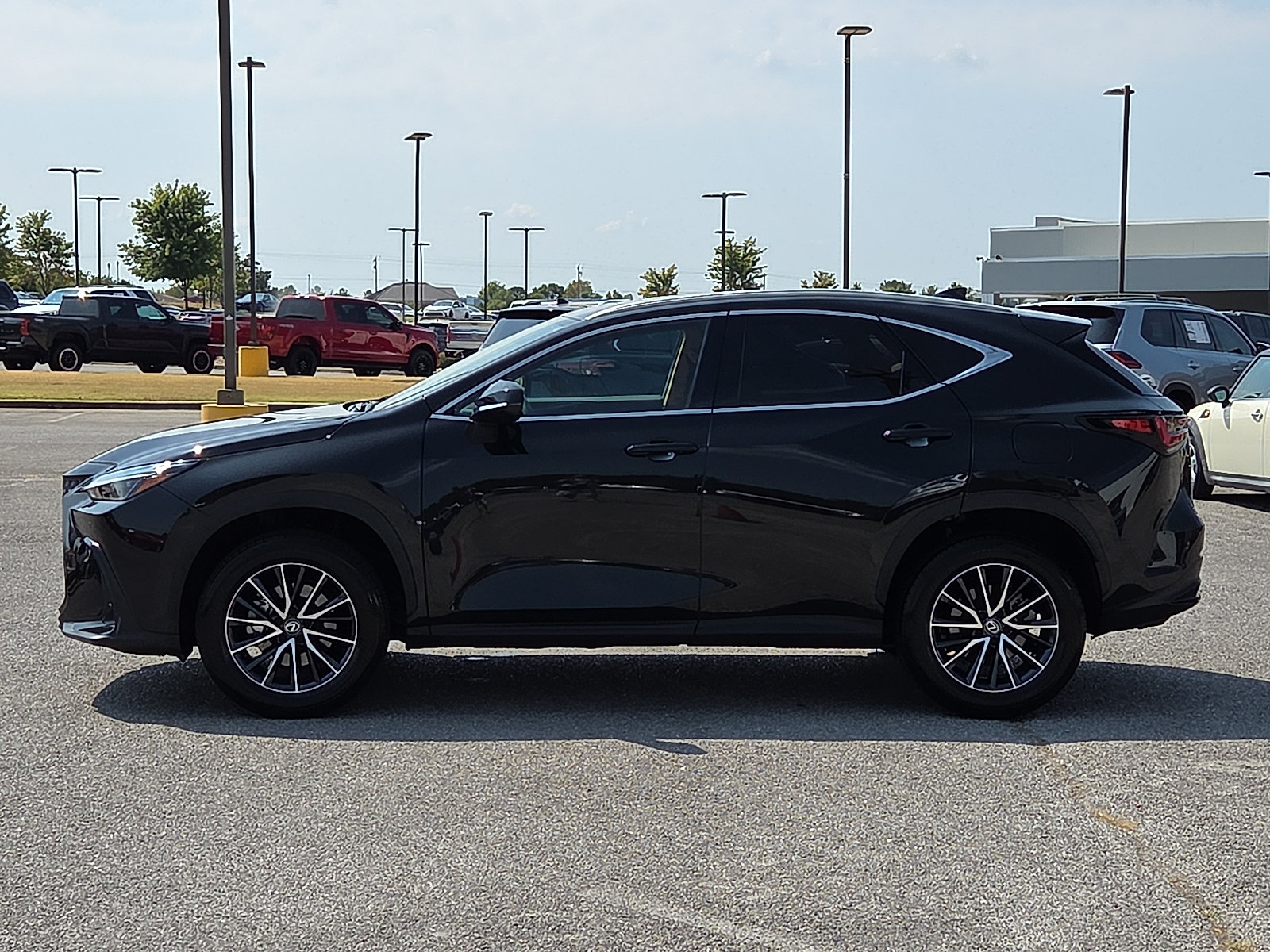 Used 2024 Lexus NX 250 FWD image 3