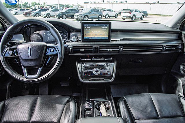 Used 2022 Lincoln Corsair AWD w/ Premium Package image 5