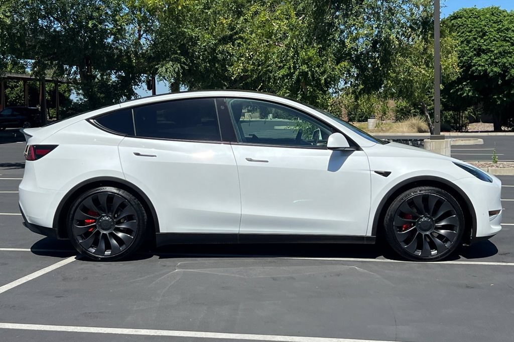 Used 2023 Tesla Model Y Performance AWD/4WD image 10