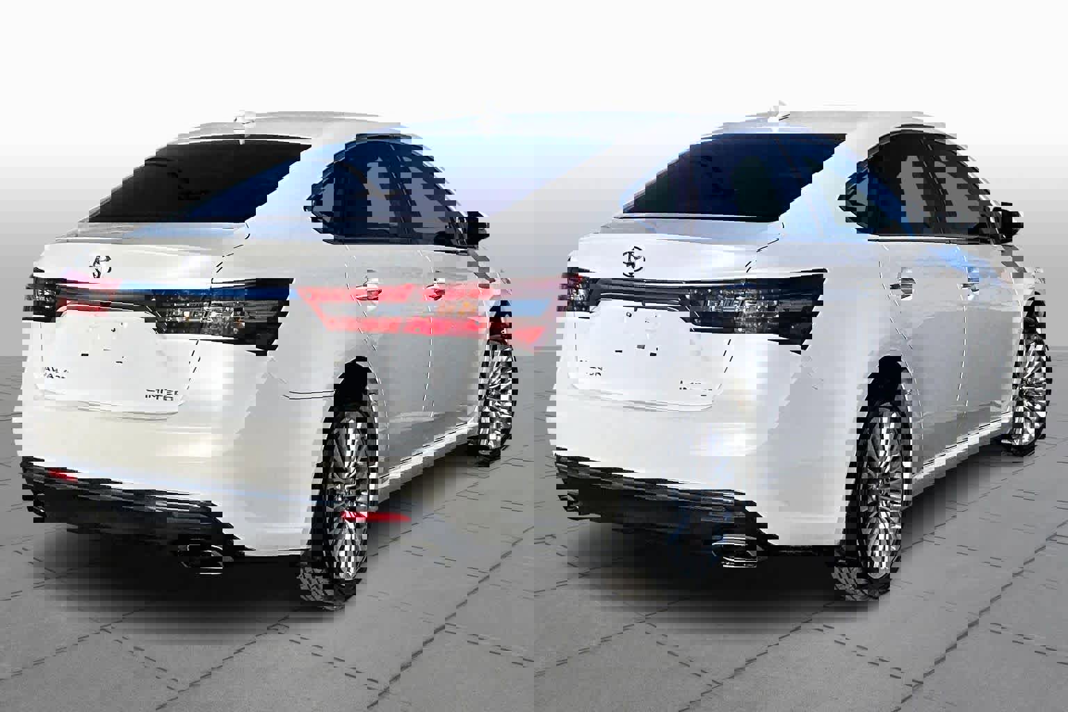 Used 2018 Toyota Avalon Limited image 12