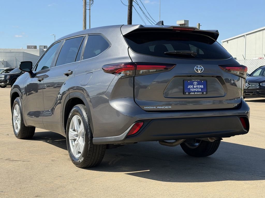 Used 2025 Toyota Highlander LE image 7