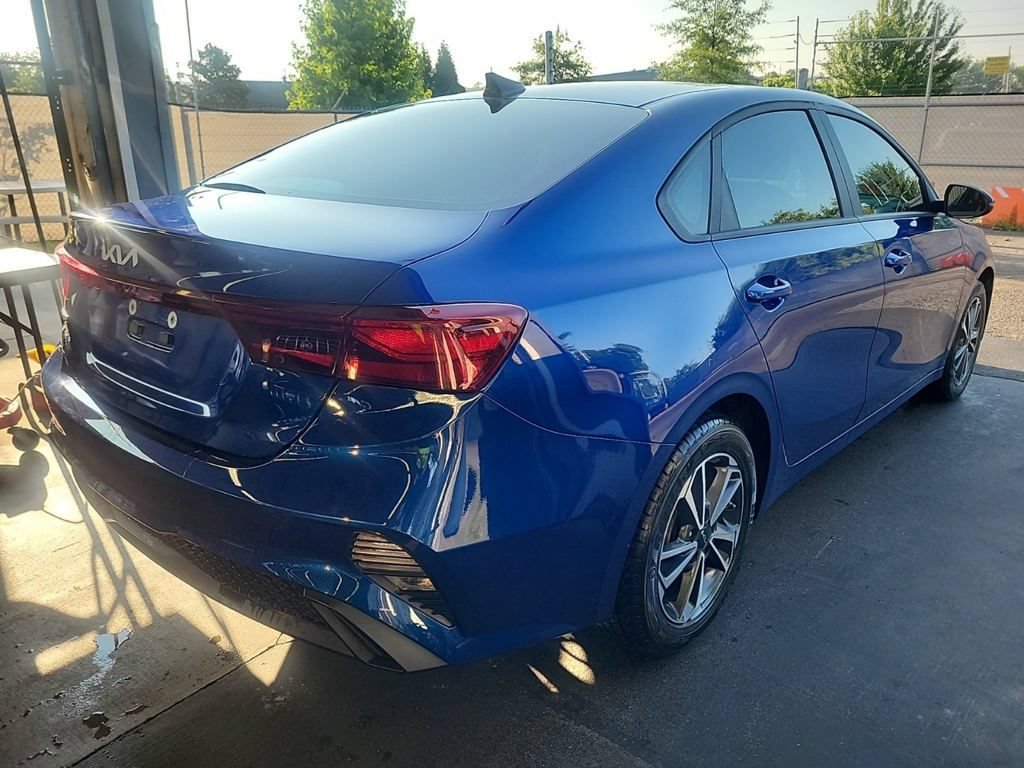 Used 2024 Kia Forte LXS w/ LXS Technology Package FWD image 2