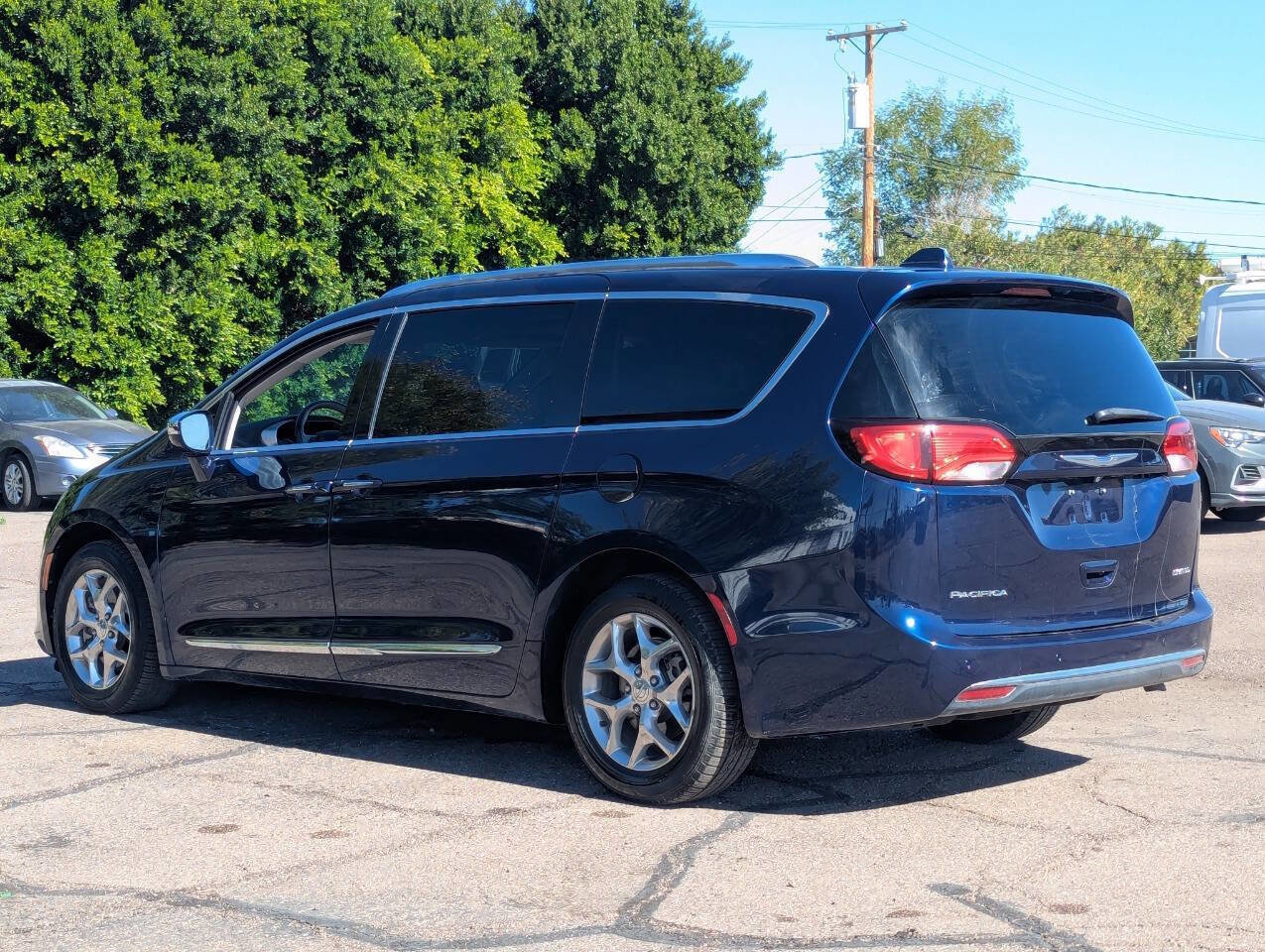 Used 2018 Chrysler Pacifica Limited image 5