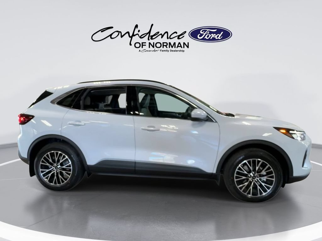 New 2025 Ford Escape SE FWD image 11