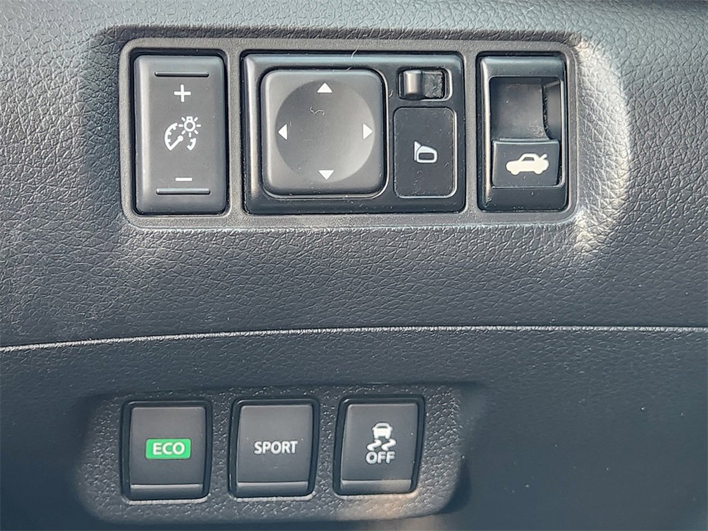 Used 2018 Nissan Sentra SR w/ Technology Package image 24