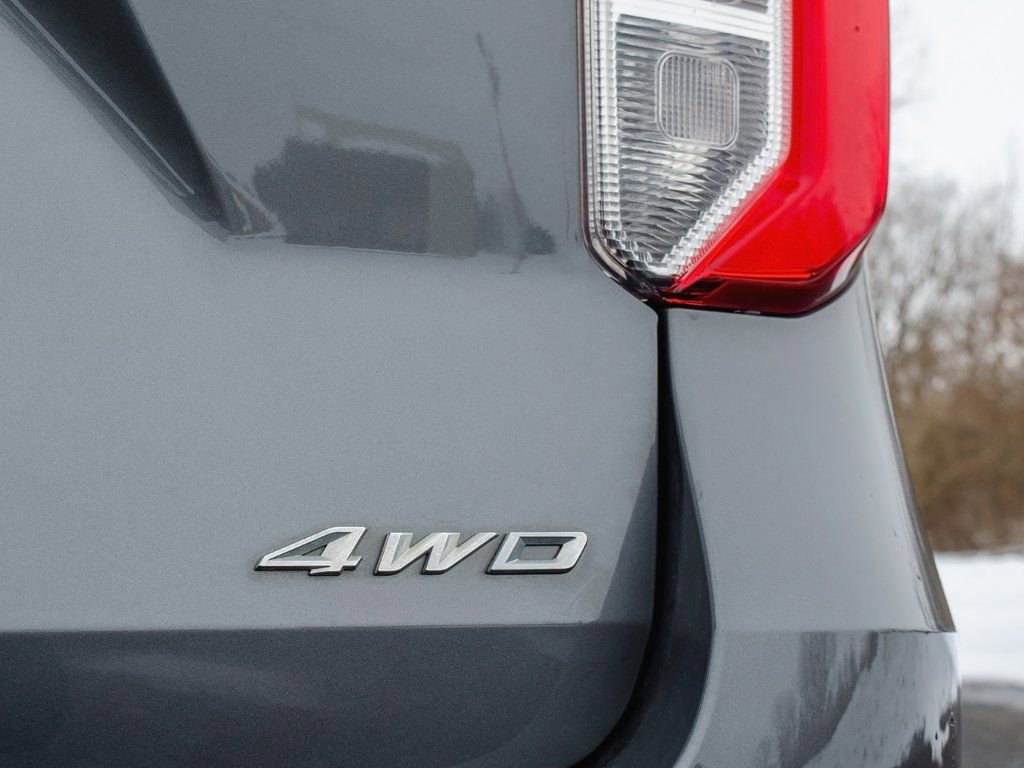 Used 2022 Ford Explorer XLT w/ Equipment Group 202A image 5
